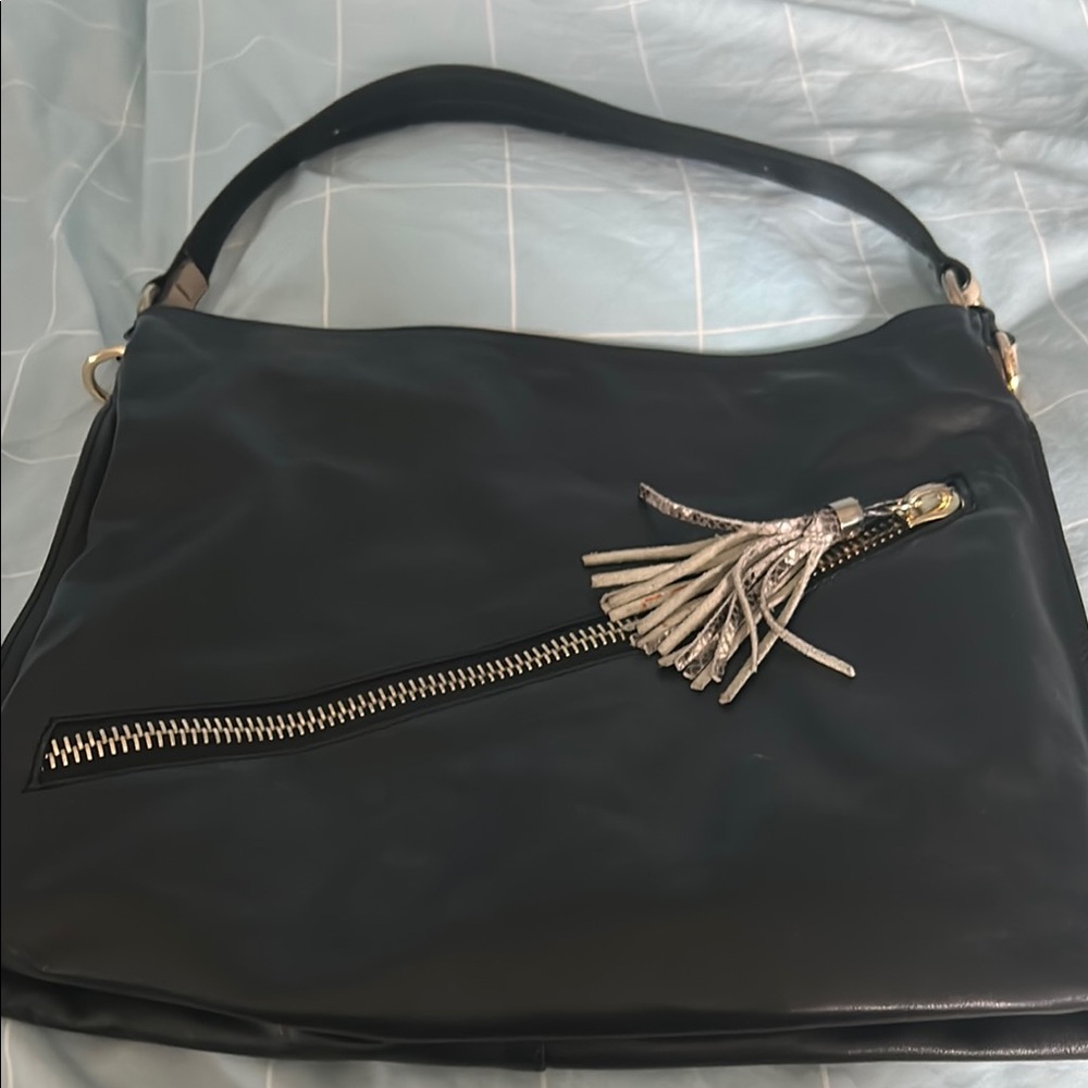 Italian Shoulder Bag. Black Beige .